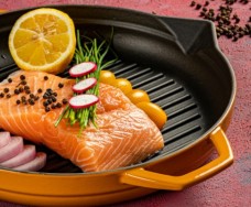 Frigideira de grelha em ferro fundido